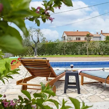 Mirela Mit Garten Und Einem Schoenen Pool Barban